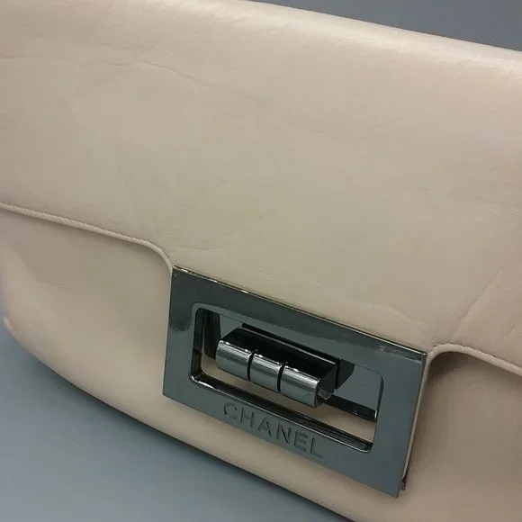 SOLD! 🤑 CHANEL Mademoiselle East West Flap - Picture 5 of 17